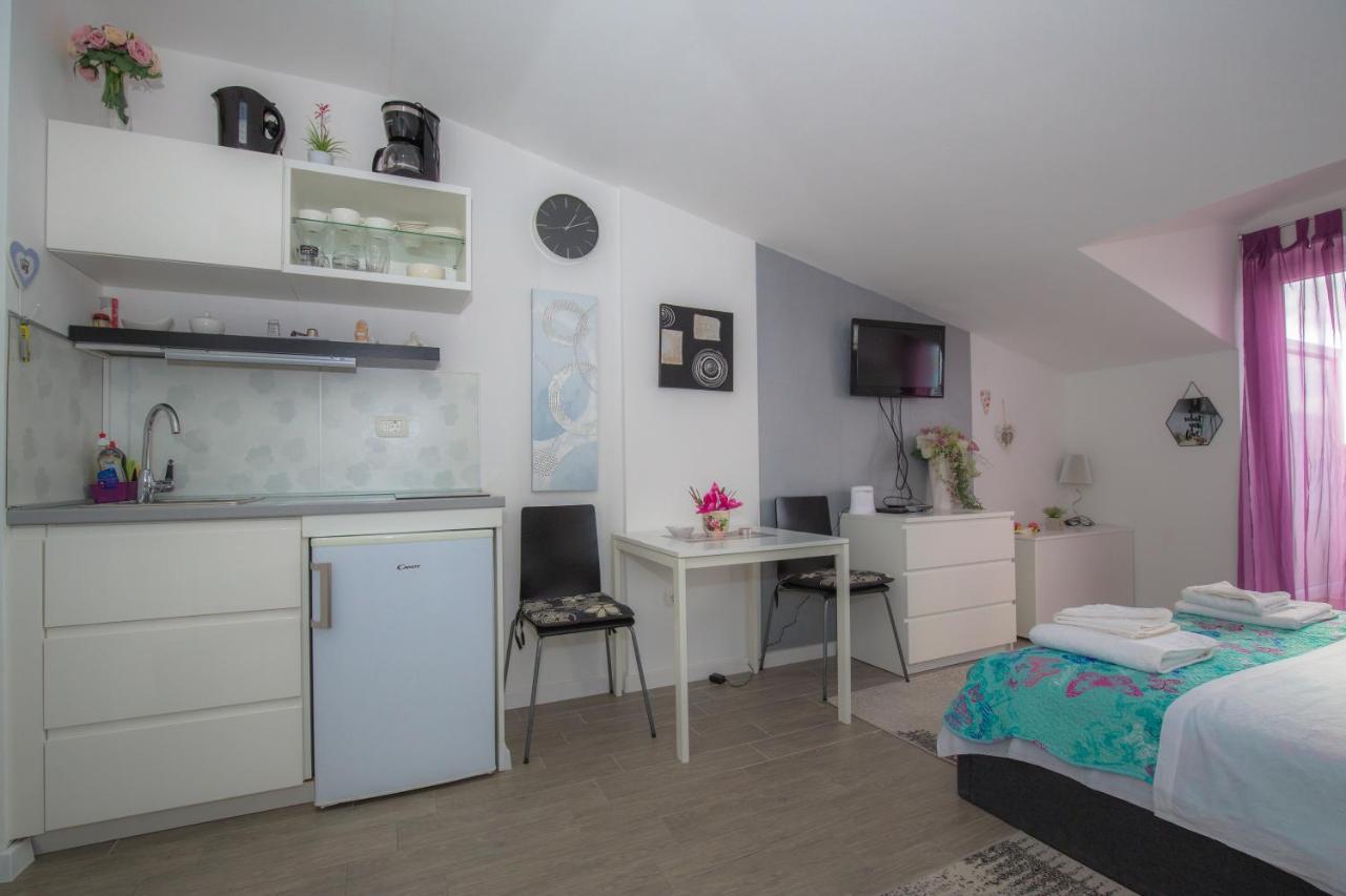 Apartmani Riva 罗戈兹尼察 外观 照片
