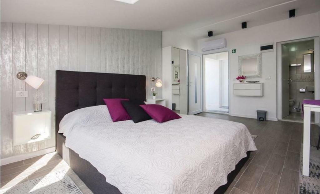 Apartmani Riva 罗戈兹尼察 外观 照片