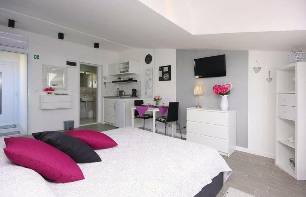 Apartmani Riva 罗戈兹尼察 外观 照片