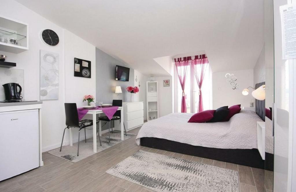 Apartmani Riva 罗戈兹尼察 外观 照片